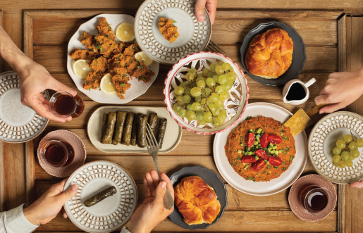 اهمیت چیدمان خلاقانه سفره افطاری؛ ایجاد فضایی گرم و دلنشین